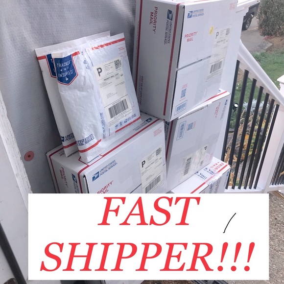 American Eagle Outfitters Dresses & Skirts - Fast shipper 📪📨📬📦